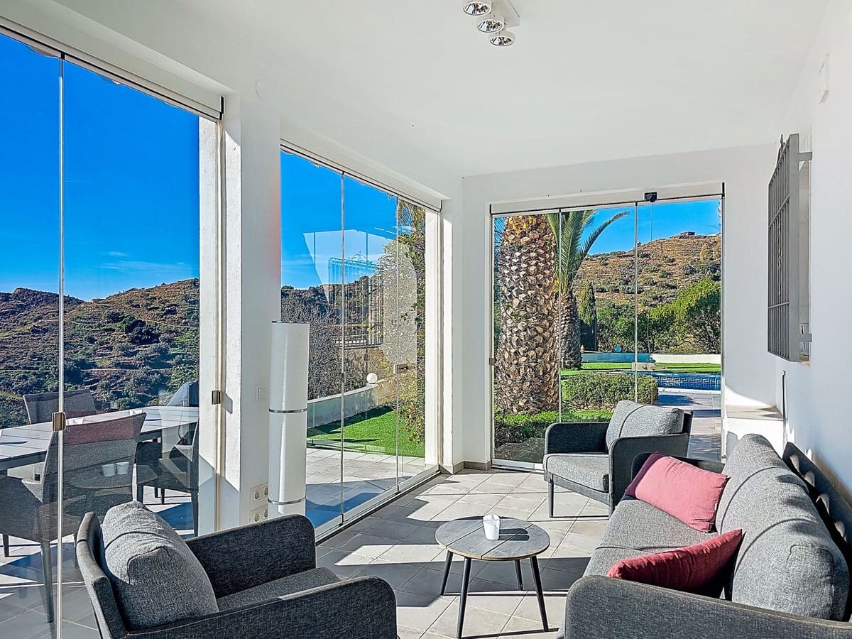 Chalet de 3 habitaciones en Arenas en venta con piscina garaje - 489.000 € (Ref: 9525963)