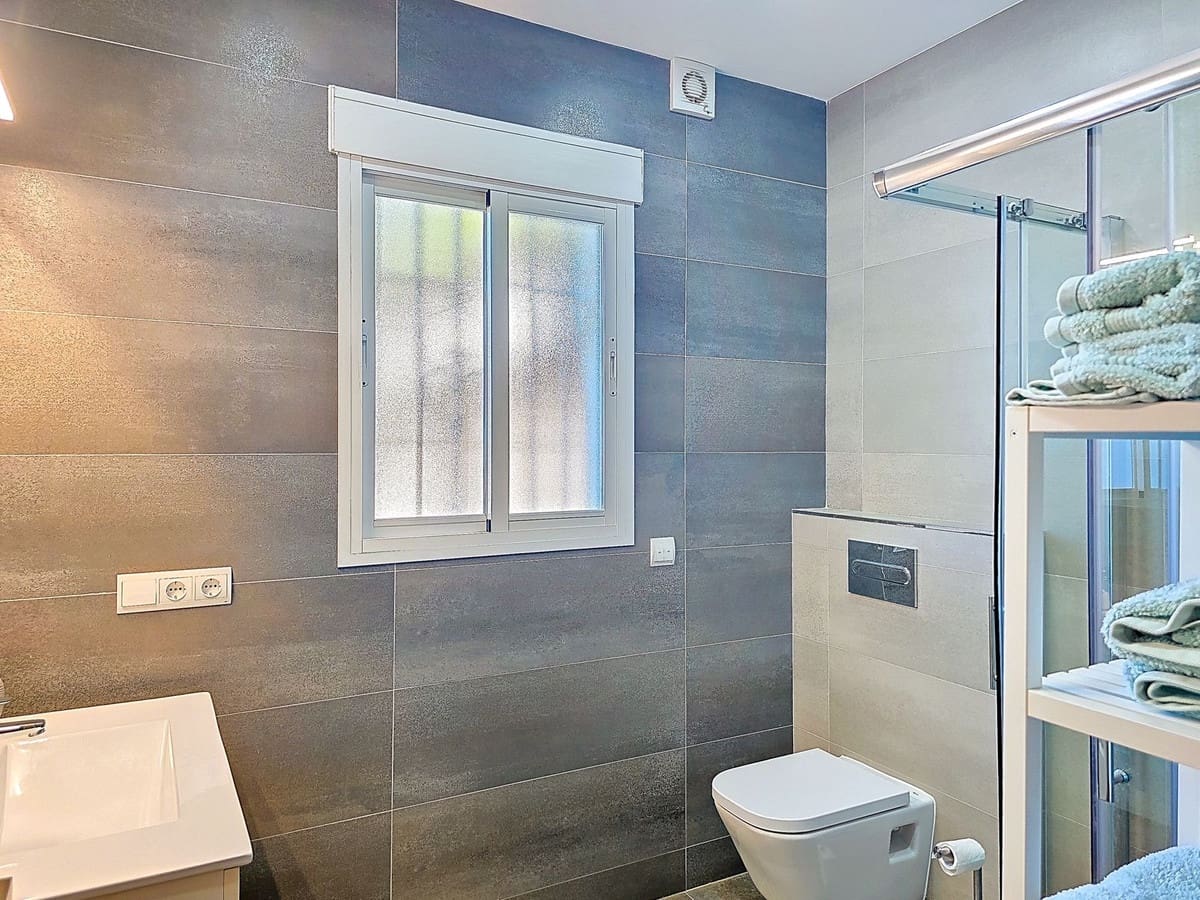 Chalet de 3 habitaciones en Arenas en venta con piscina garaje - 489.000 € (Ref: 9525963)