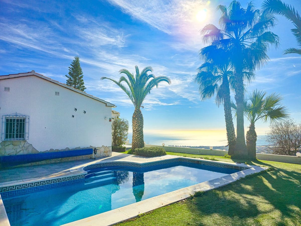 Chalet de 3 habitaciones en Arenas en venta con piscina garaje - 489.000 € (Ref: 9525963)