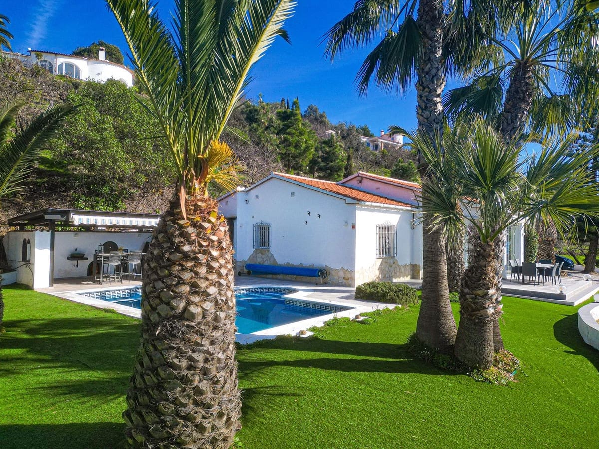 Chalet de 3 habitaciones en Arenas en venta con piscina garaje - 489.000 € (Ref: 9525963)