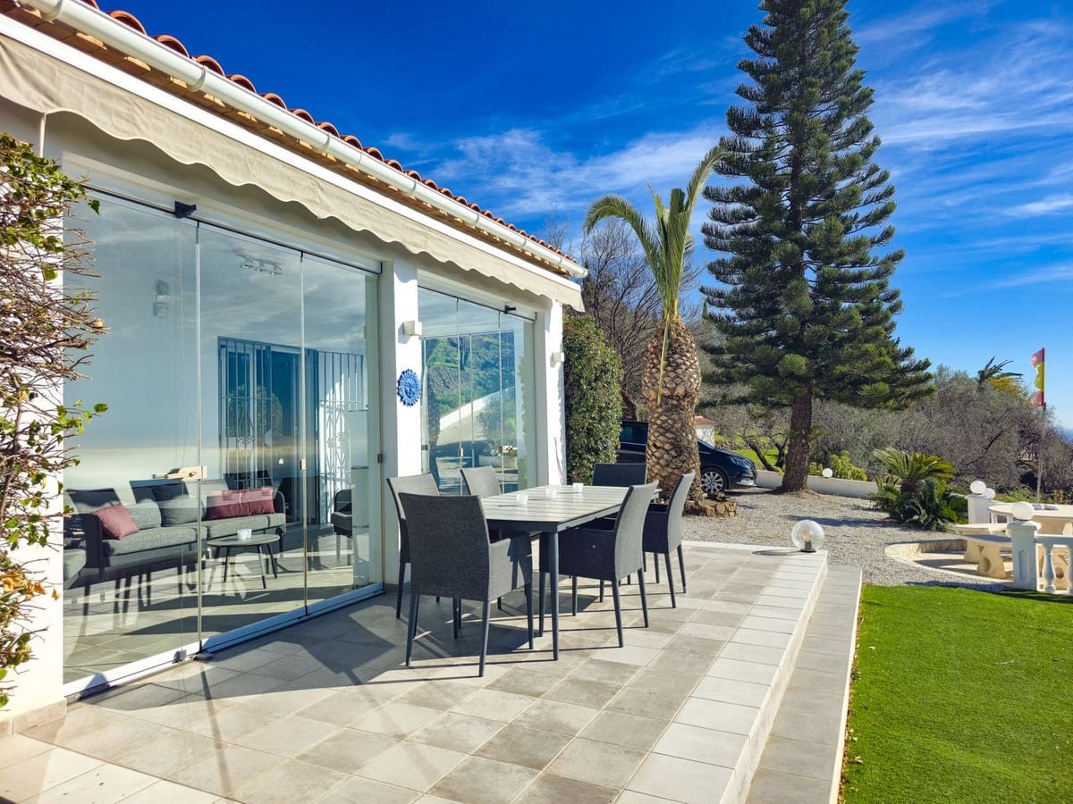 Chalet de 3 habitaciones en Arenas en venta con piscina garaje - 489.000 € (Ref: 9525963)