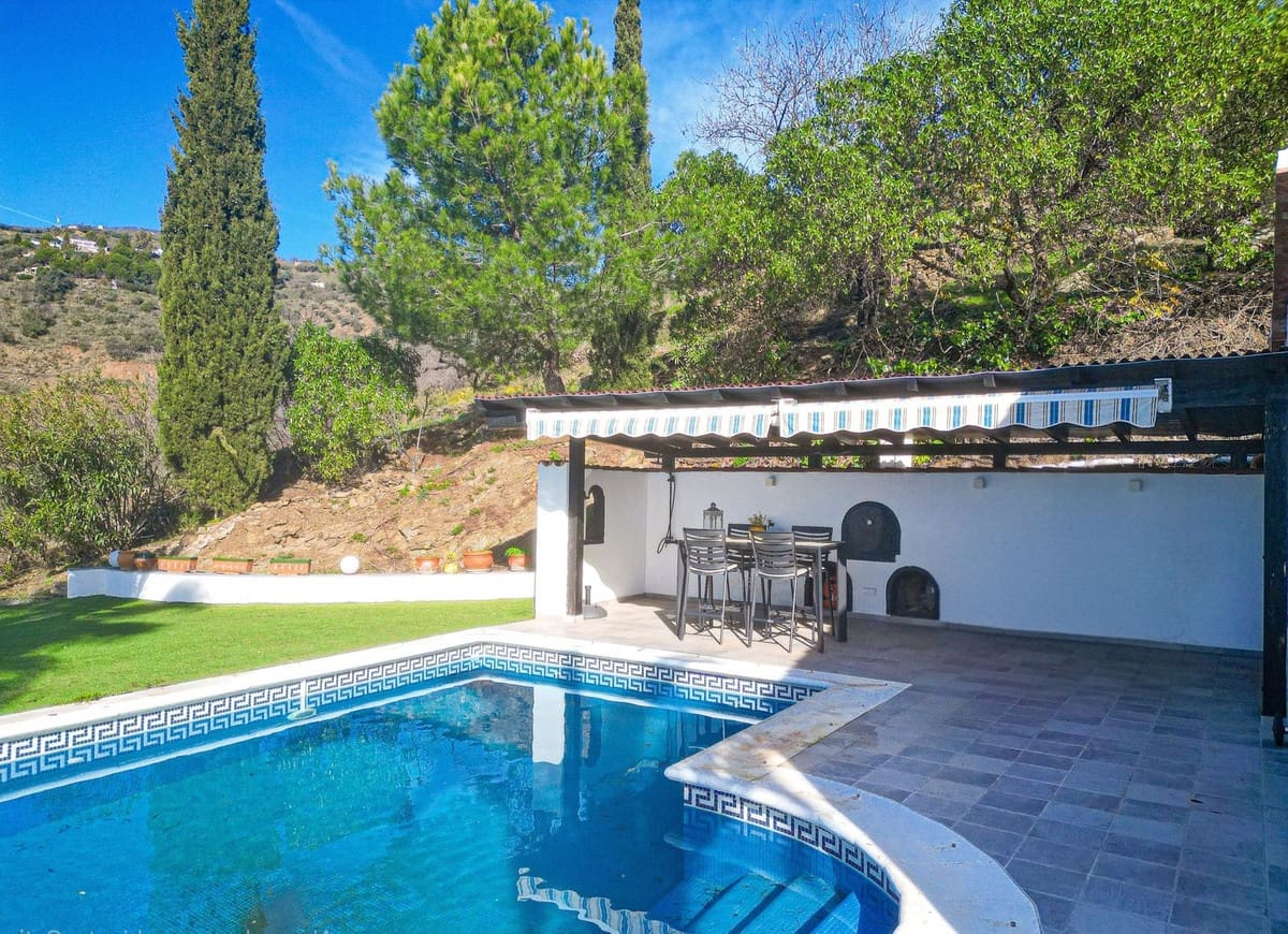 Chalet de 3 habitaciones en Arenas en venta con piscina garaje - 489.000 € (Ref: 9525963)