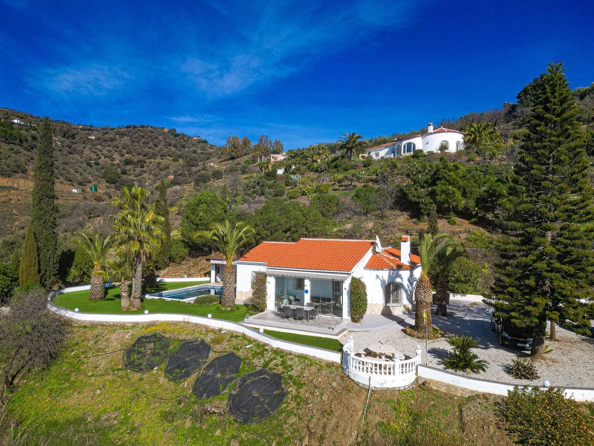 Chalet de 3 habitaciones en Arenas en venta con piscina garaje - 489.000 € (Ref: 9525963)