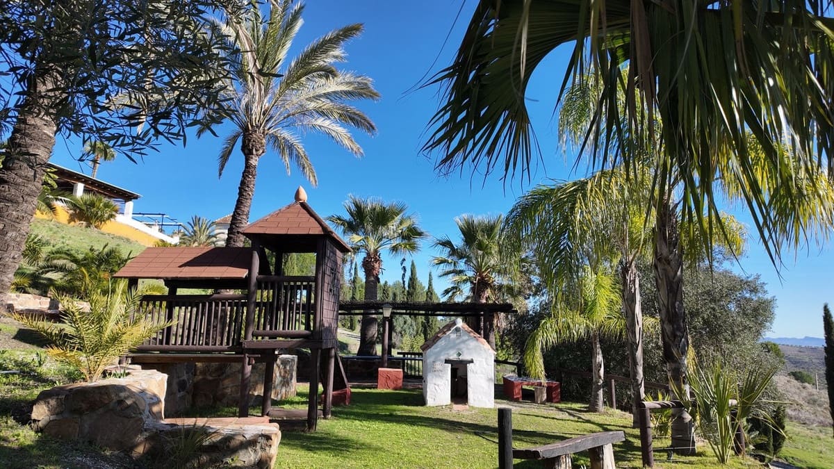 17 slaapkamer Hotel te koop in Tolox met zwembad - € 1.499.000 (Ref: 9529019)