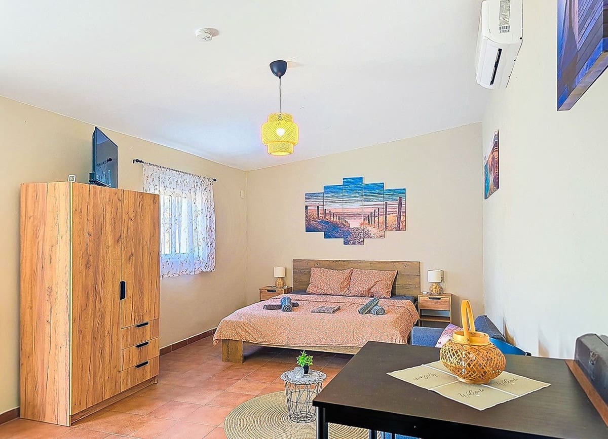 6 bedroom Villa for sale in Alora with pool garage - € 595,000 (Ref: 9529238)