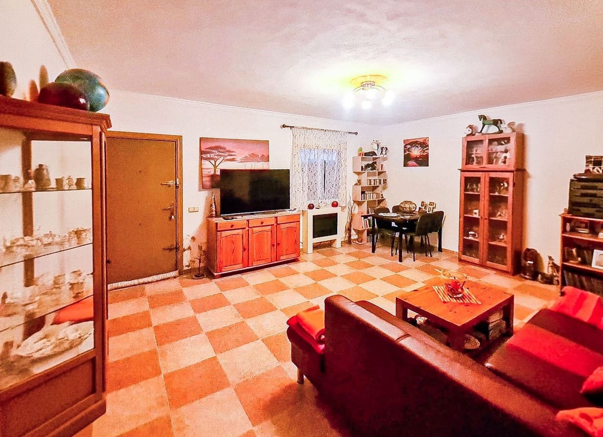 6 bedroom Villa for sale in Alora with pool garage - € 595,000 (Ref: 9529238)