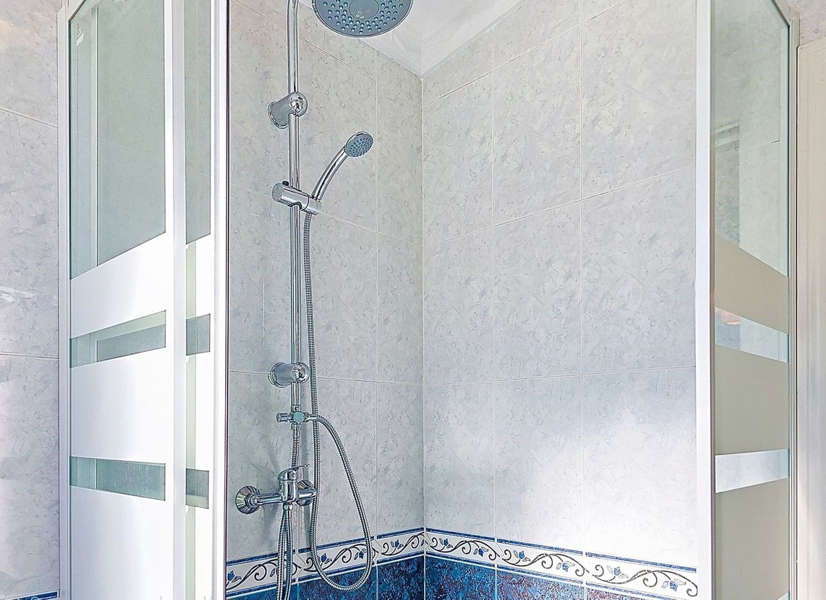 6 bedroom Villa for sale in Alora with pool garage - € 595,000 (Ref: 9529238)