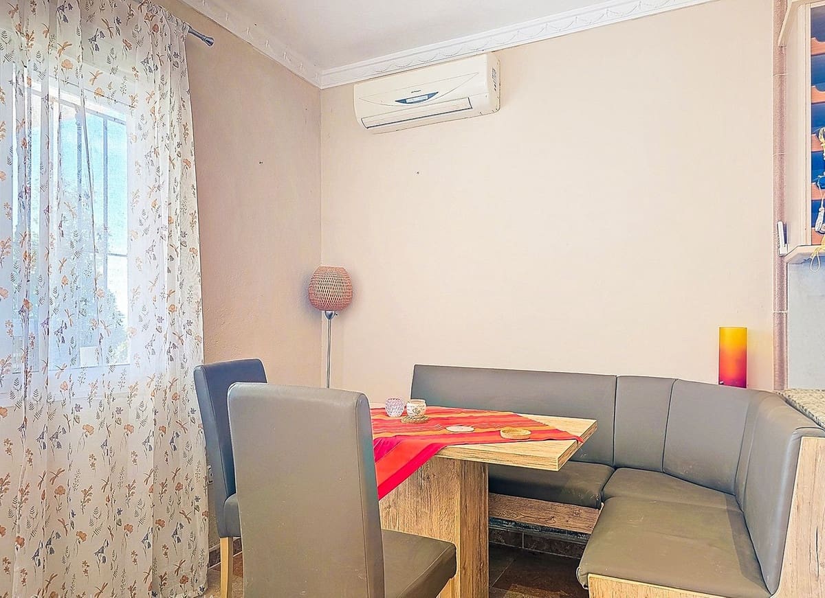 6 bedroom Villa for sale in Alora with pool garage - € 595,000 (Ref: 9529238)