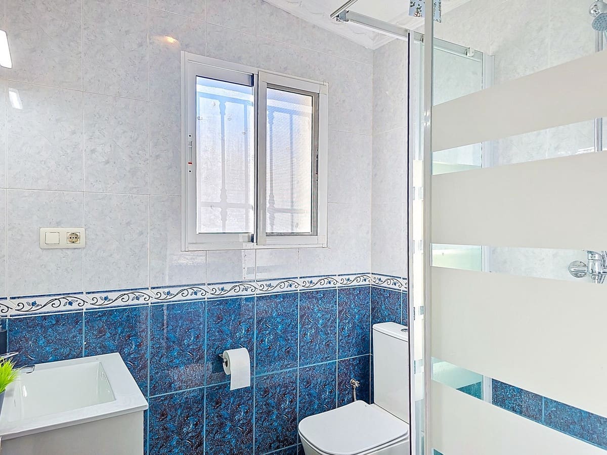 6 bedroom Villa for sale in Alora with pool garage - € 595,000 (Ref: 9529238)