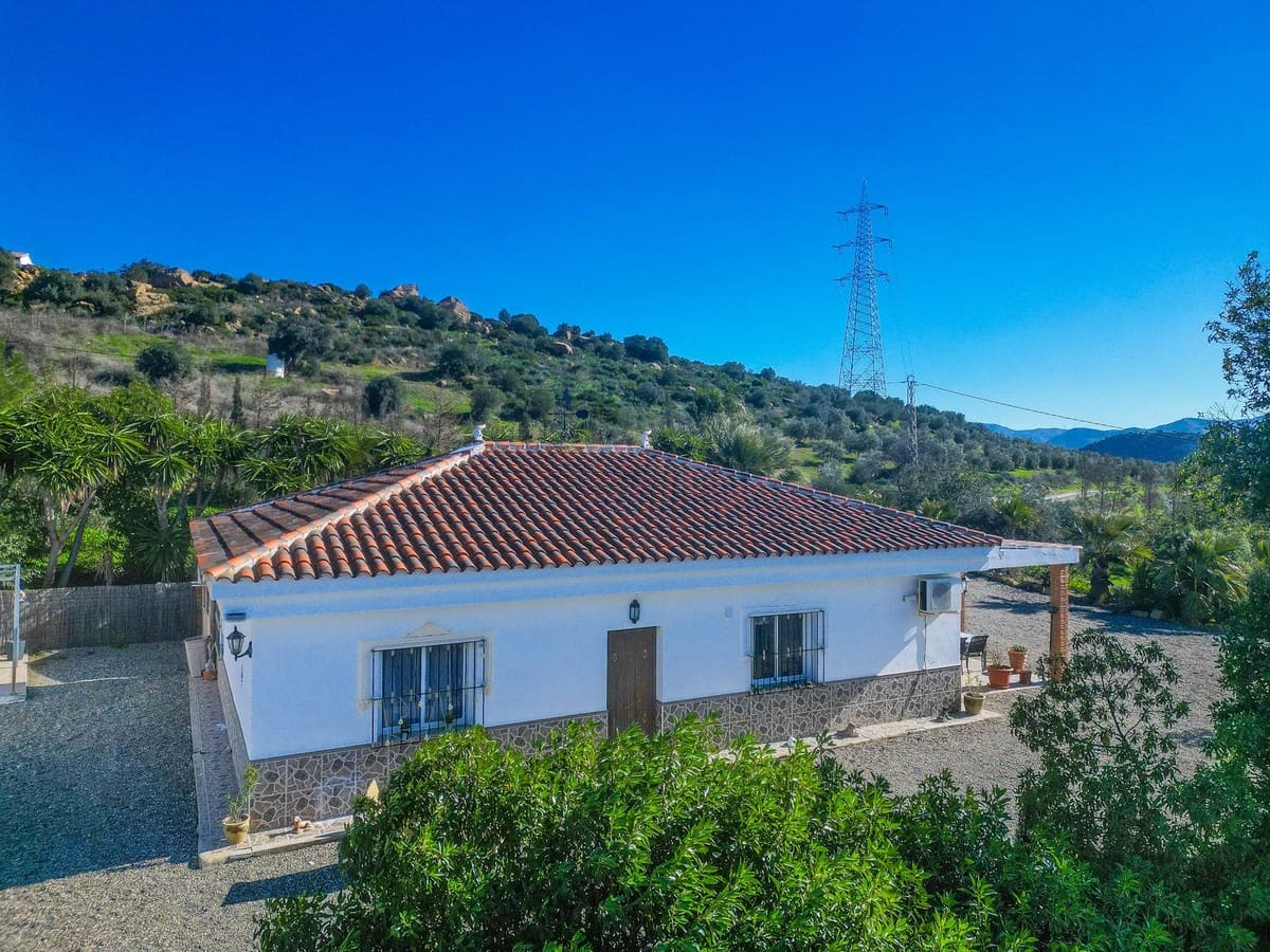 6 bedroom Villa for sale in Alora with pool garage - € 595,000 (Ref: 9529238)