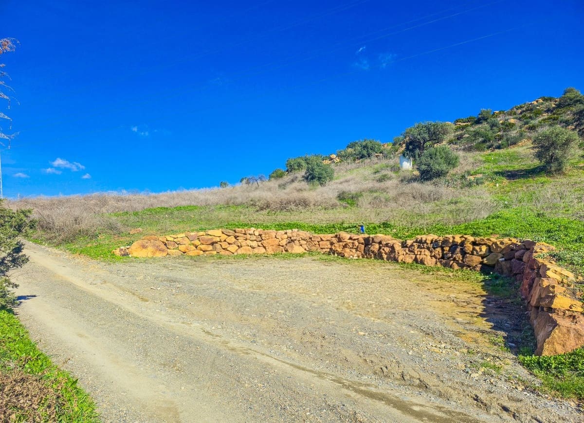 6 bedroom Villa for sale in Alora with pool garage - € 595,000 (Ref: 9529238)