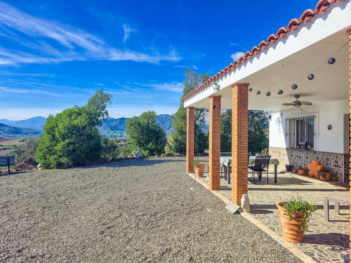 6 bedroom Villa for sale in Alora with pool garage - € 595,000 (Ref: 9529238)