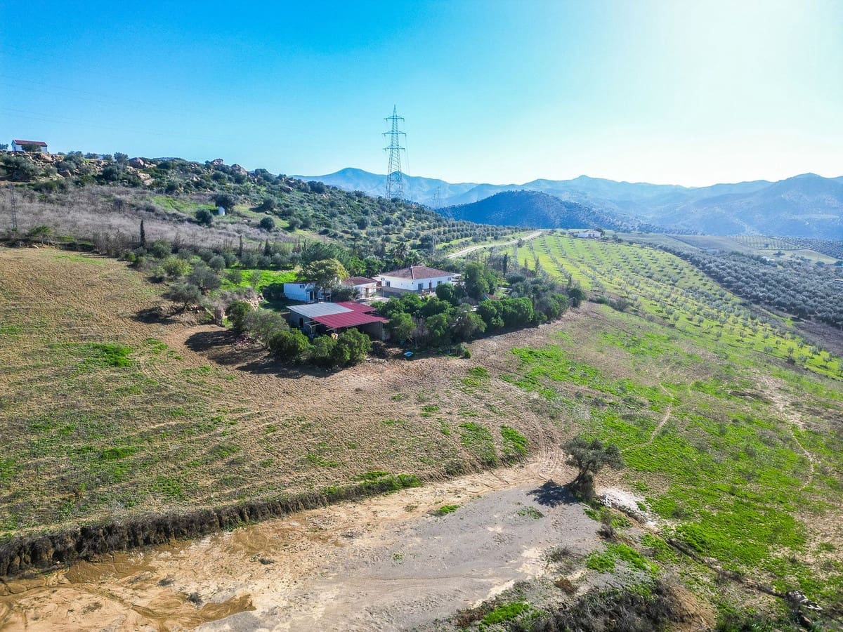 6 bedroom Villa for sale in Alora with pool garage - € 595,000 (Ref: 9529238)