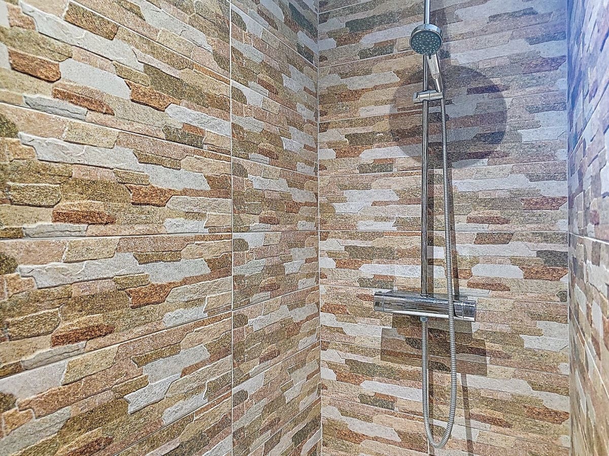 6 bedroom Villa for sale in Alora with pool garage - € 595,000 (Ref: 9529238)