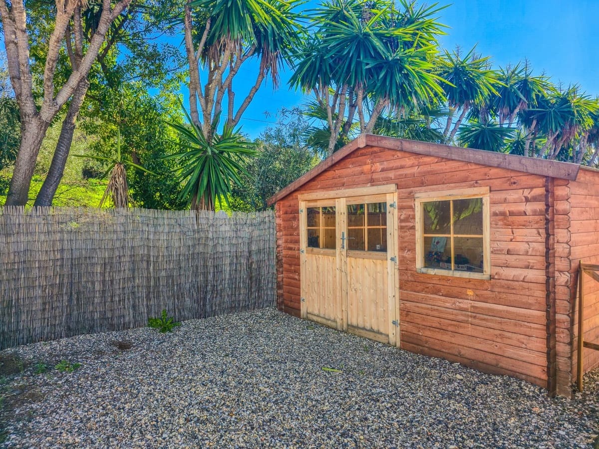 6 bedroom Villa for sale in Alora with pool garage - € 595,000 (Ref: 9529238)