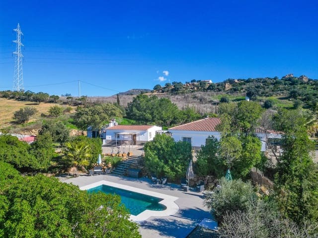 Chalet de 6 habitaciones en Alora en venta con piscina garaje - 595.000 € (Ref: 9529238)