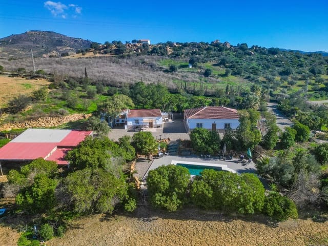 Chalet de 6 habitaciones en Alora en venta con piscina garaje - 595.000 € (Ref: 9529238)