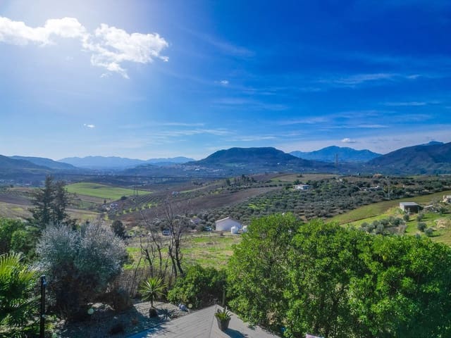 6 bedroom Villa for sale in Alora with pool garage - € 595,000 (Ref: 9529238)