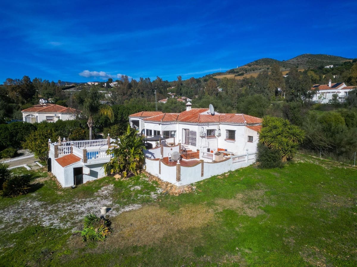 3 soverom Finca/Herregård til salgs i Almogia med svømmebasseng garasje - € 295 000 (Ref: 9536361)