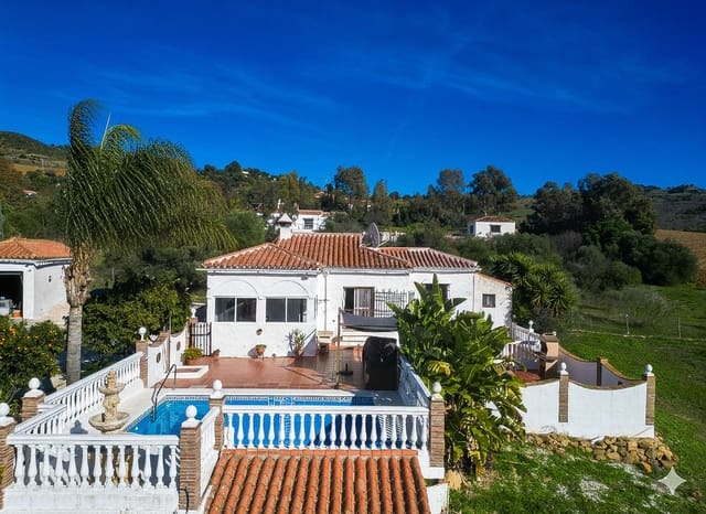 3 chambre Finca/Maison de Campagne à vendre à Almogía avec piscine garage - 275 000 € (Ref: 9536361)