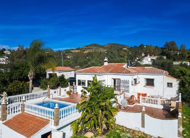 3 chambre Finca/Maison de Campagne à vendre à Almogía avec piscine garage - 275 000 € (Ref: 9536361)