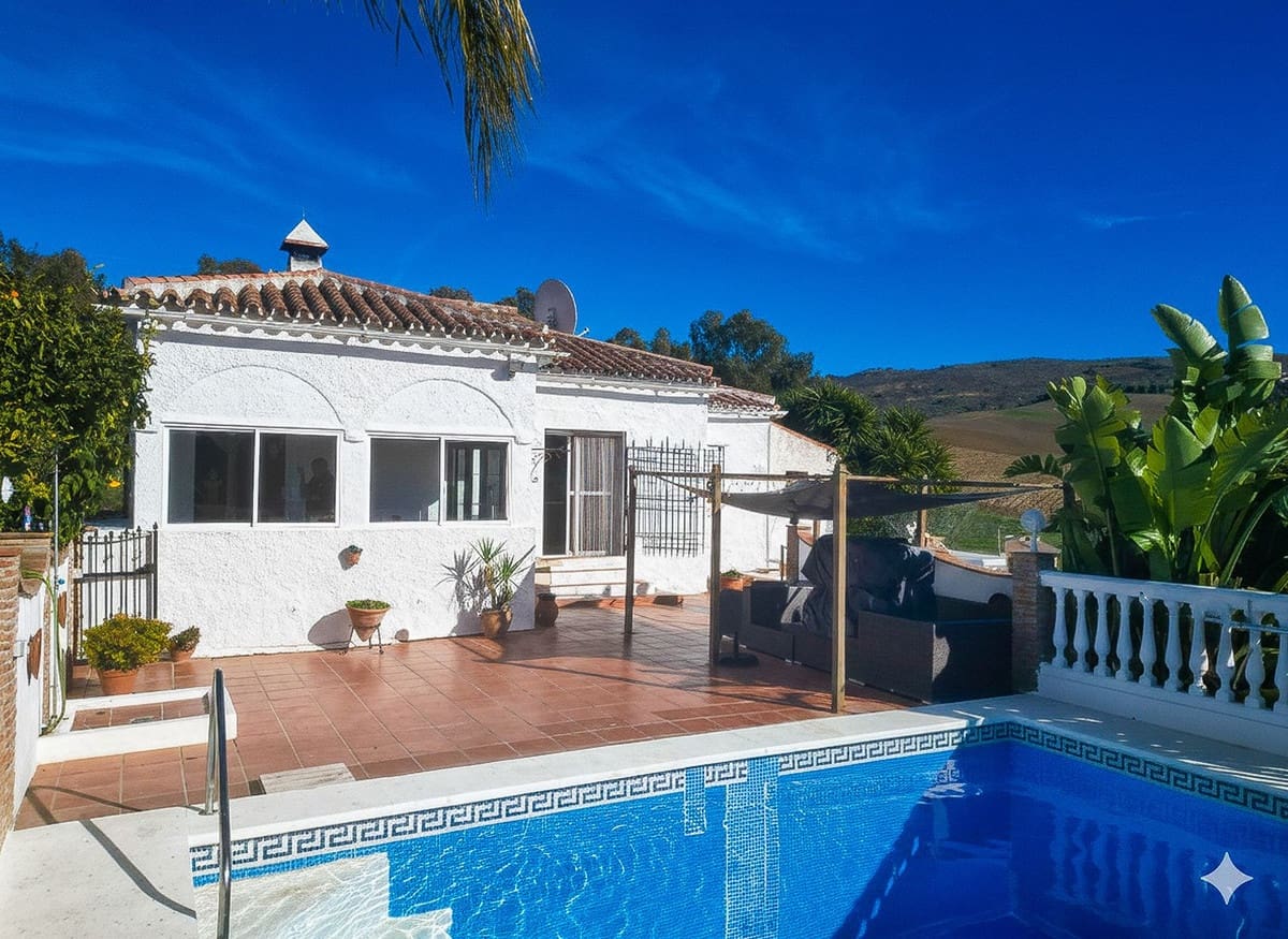 3 bedroom Finca/Country House for sale in Almogia with pool garage - € 275,000 (Ref: 9536361)