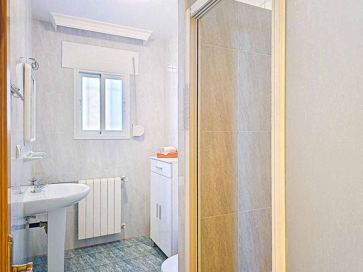 3 quarto Moradia para venda em Arenas com piscina garagem - 495 000 € (Ref: 9550447)