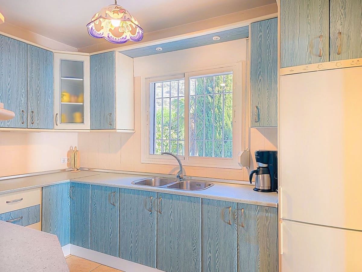 3 quarto Moradia para venda em Arenas com piscina garagem - 495 000 € (Ref: 9550447)