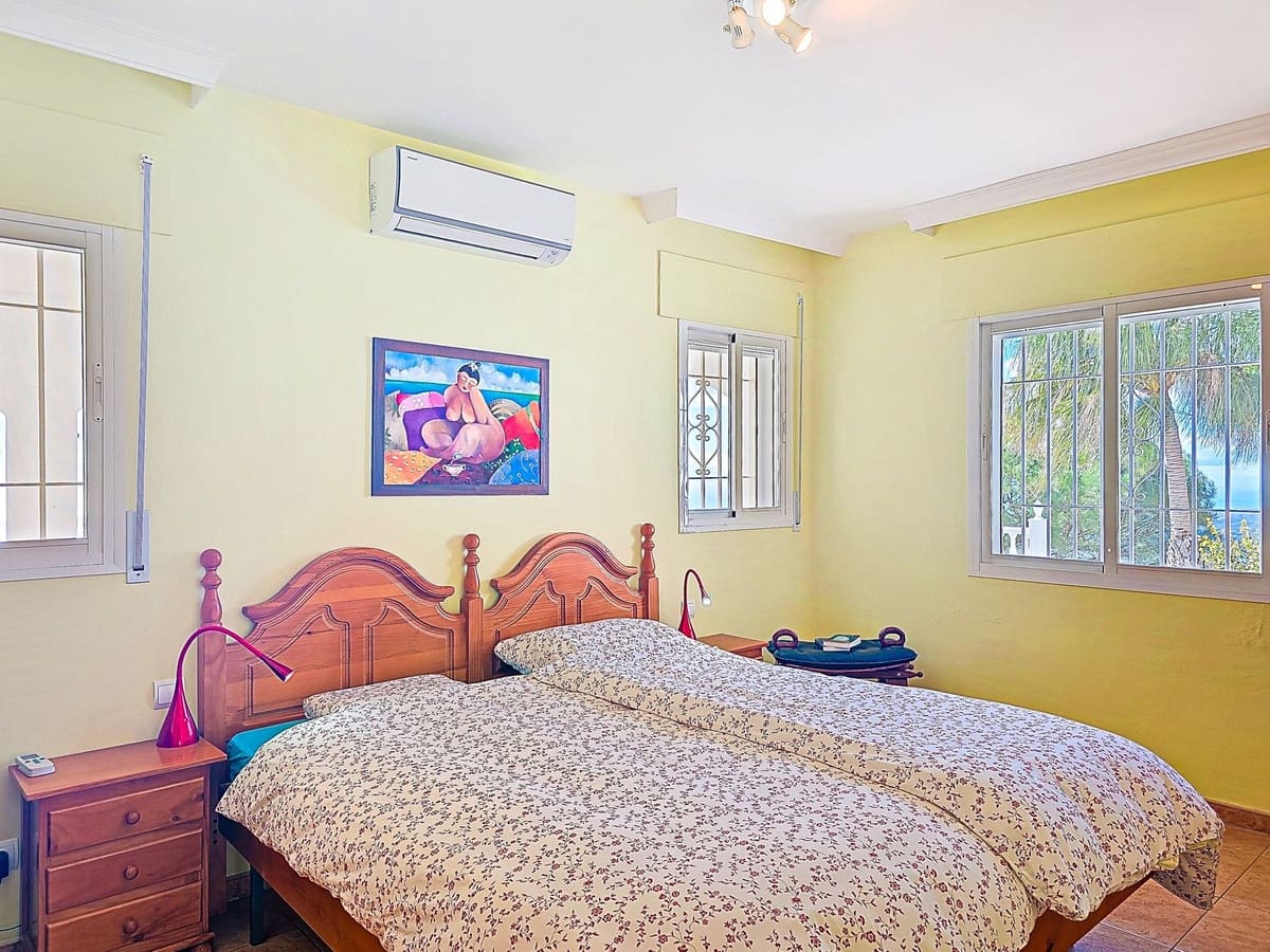 3 quarto Moradia para venda em Arenas com piscina garagem - 495 000 € (Ref: 9550447)