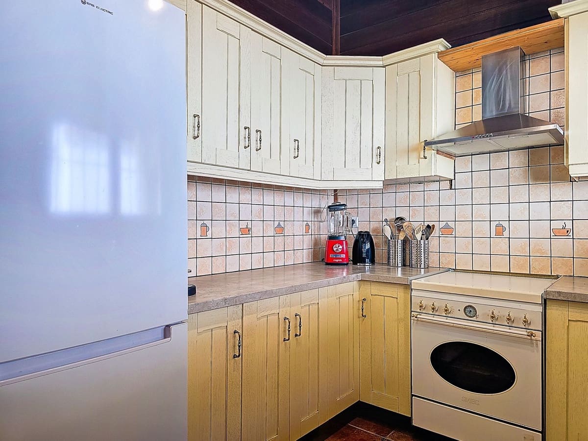 Chalet de 2 habitaciones en Sedella en venta con piscina garaje - 295.000 € (Ref: 9564056)