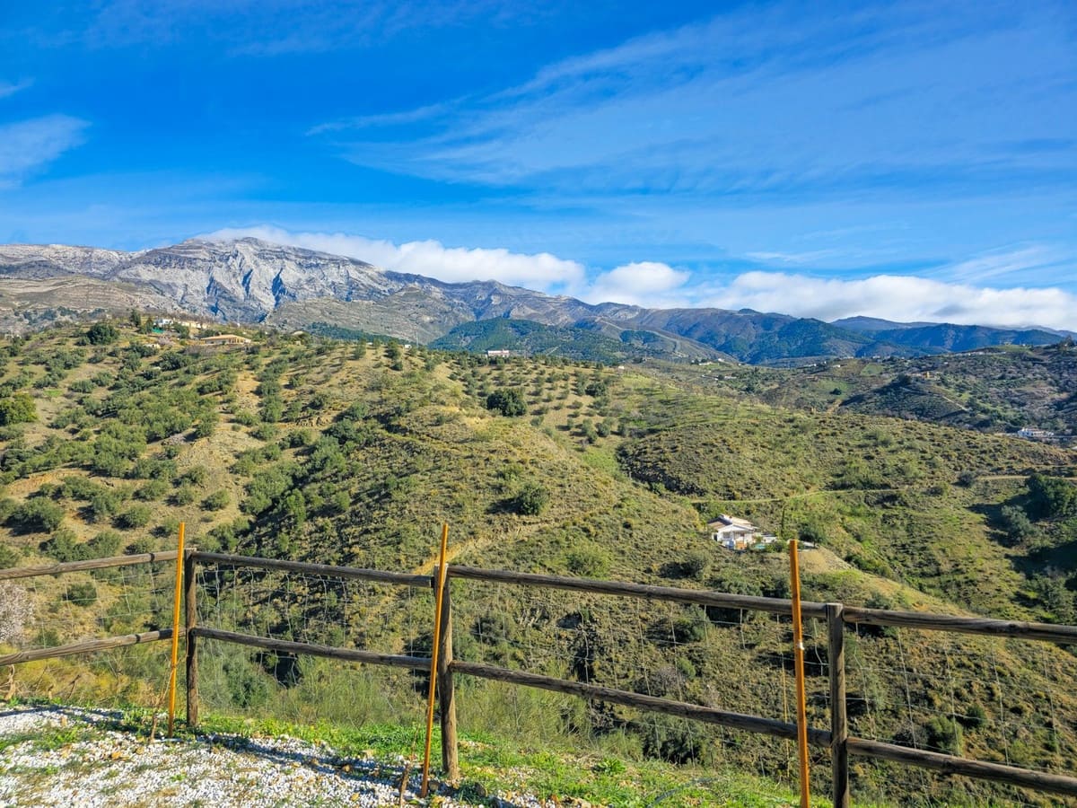 Chalet de 2 habitaciones en Sedella en venta con piscina garaje - 295.000 € (Ref: 9564056)