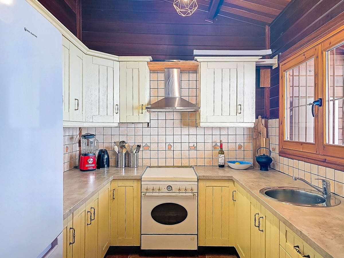 Chalet de 2 habitaciones en Sedella en venta con piscina garaje - 295.000 € (Ref: 9564056)