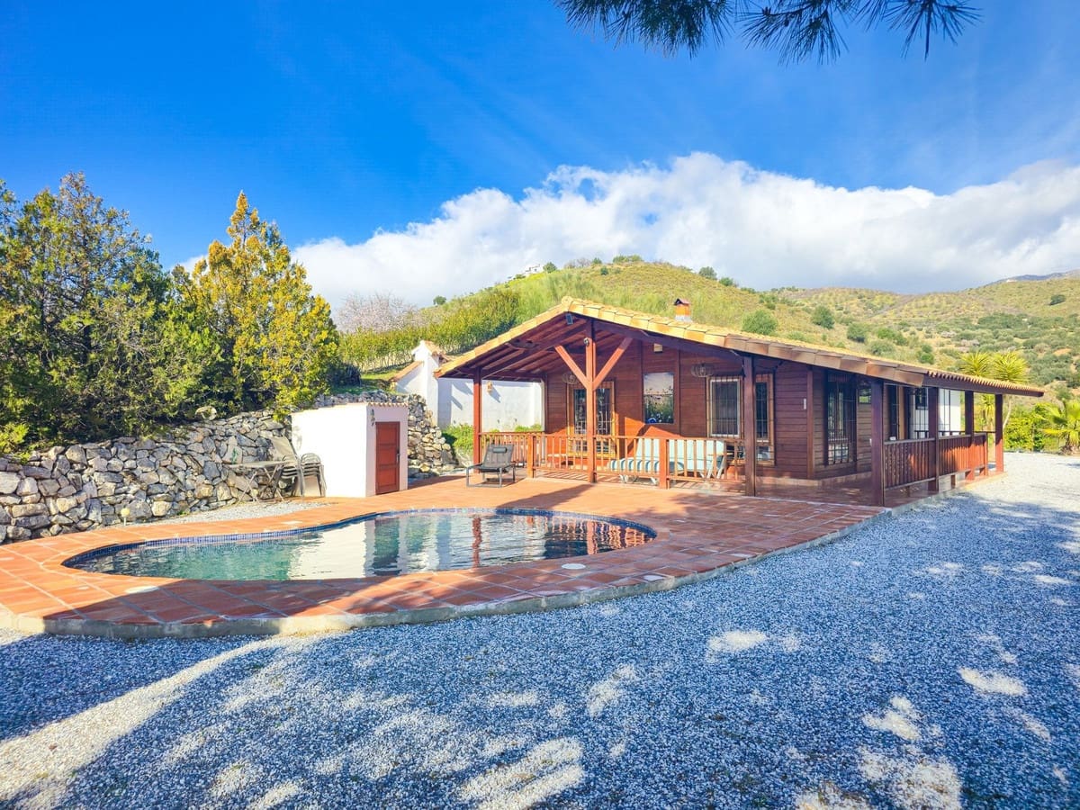 Chalet de 2 habitaciones en Sedella en venta con piscina garaje - 295.000 € (Ref: 9564056)