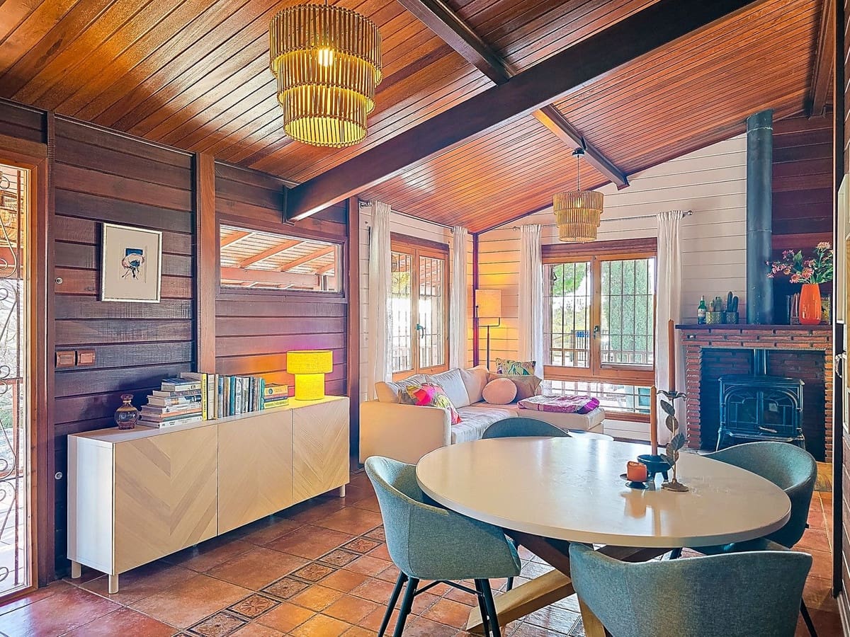 Chalet de 2 habitaciones en Sedella en venta con piscina garaje - 295.000 € (Ref: 9564056)