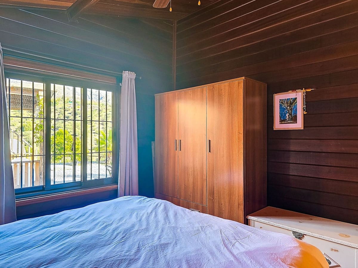 Chalet de 2 habitaciones en Sedella en venta con piscina garaje - 295.000 € (Ref: 9564056)