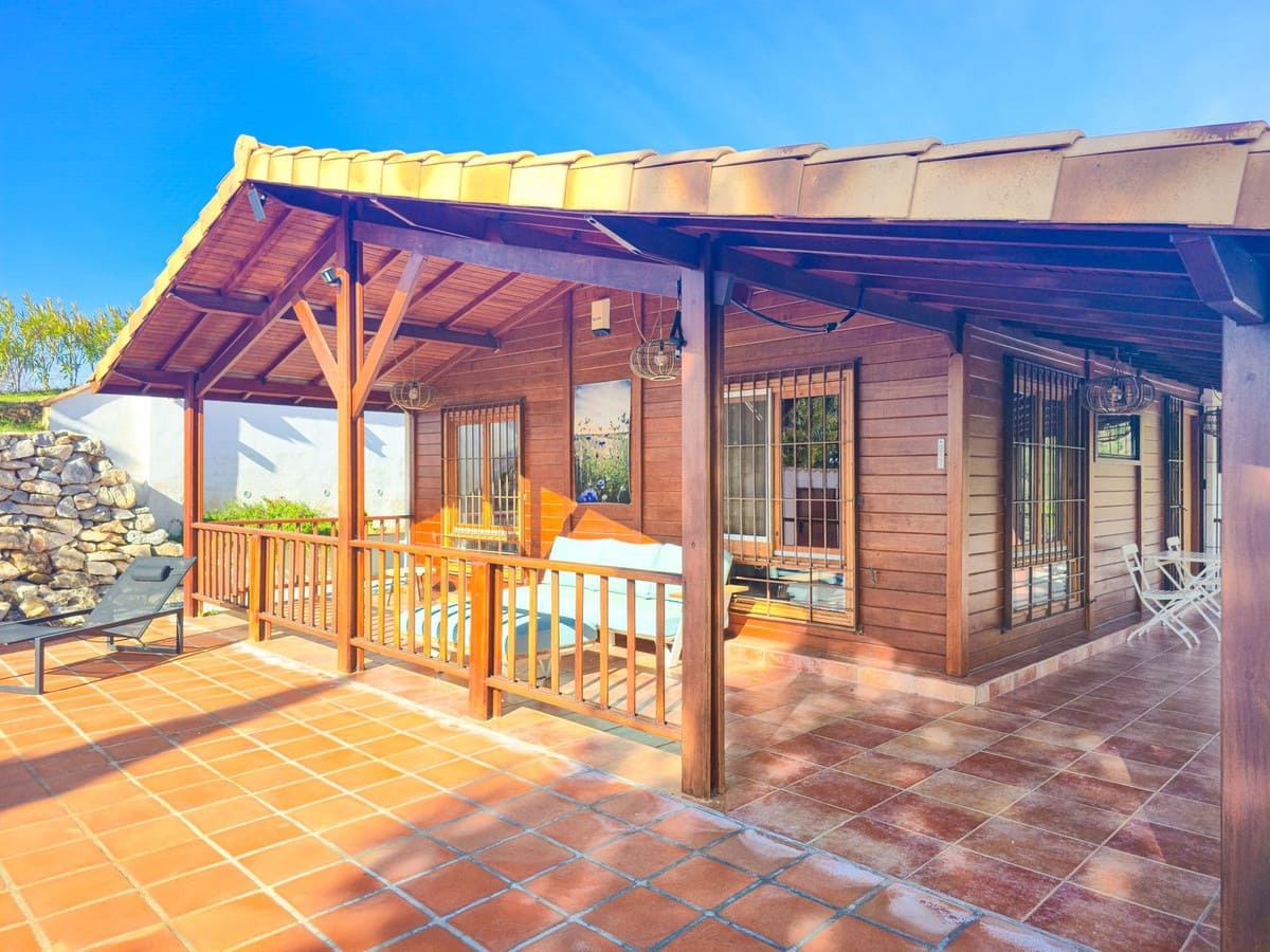 Chalet de 2 habitaciones en Sedella en venta con piscina garaje - 295.000 € (Ref: 9564056)