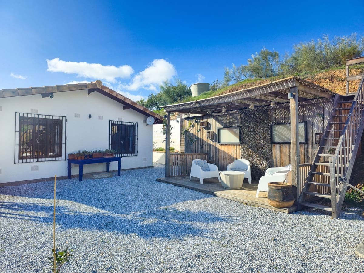 Chalet de 2 habitaciones en Sedella en venta con piscina garaje - 295.000 € (Ref: 9564056)