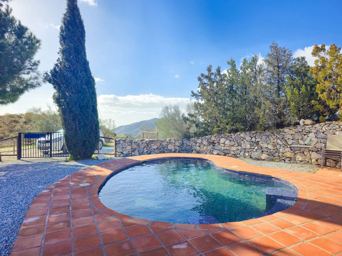 Chalet de 2 habitaciones en Sedella en venta con piscina garaje - 295.000 € (Ref: 9564056)