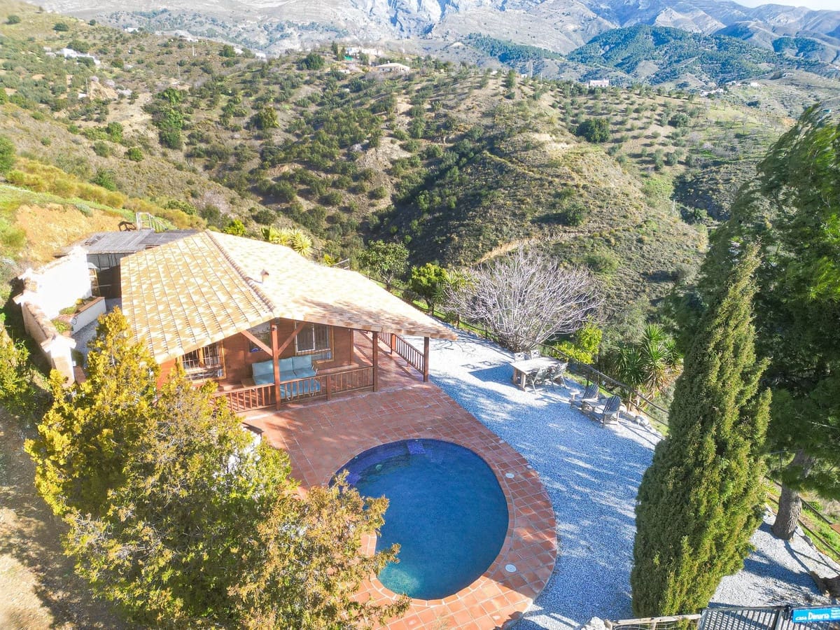 Chalet de 2 habitaciones en Sedella en venta con piscina garaje - 295.000 € (Ref: 9564056)