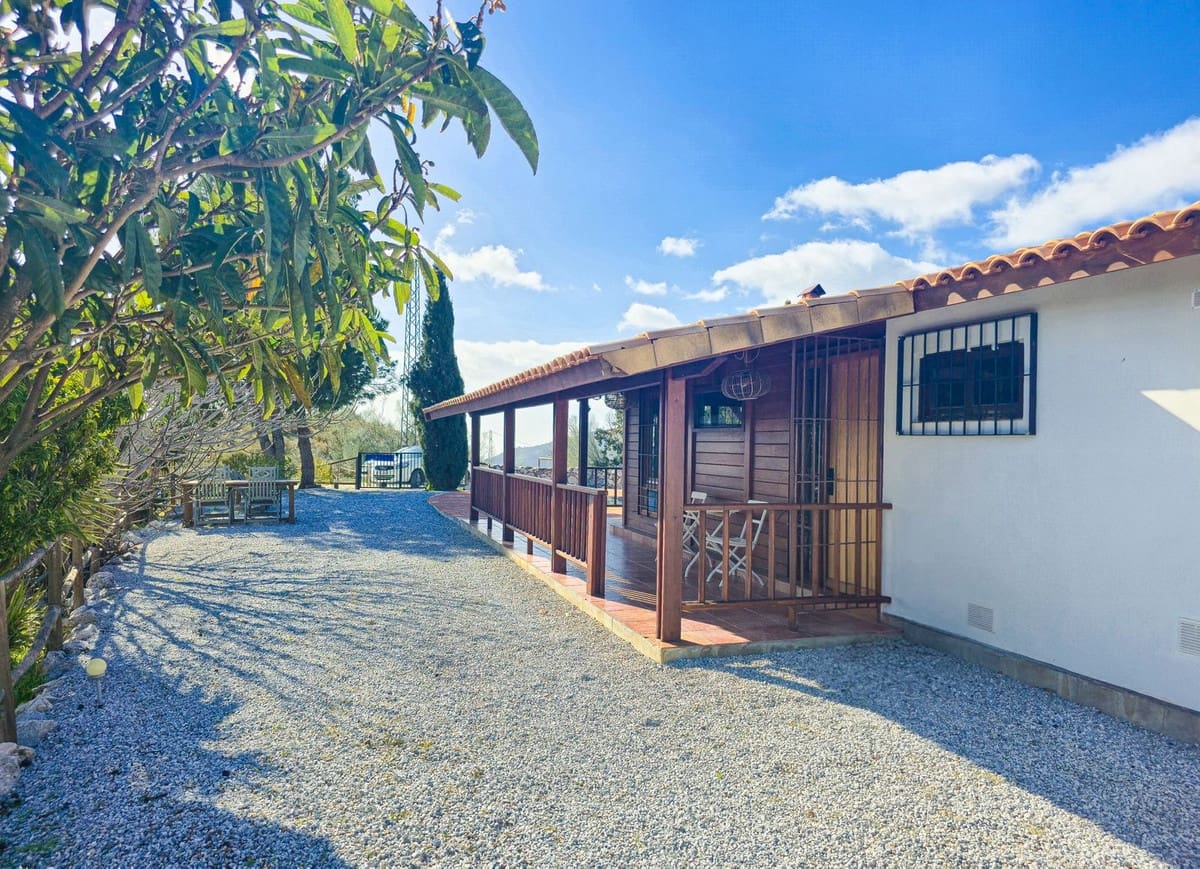 Chalet de 2 habitaciones en Sedella en venta con piscina garaje - 295.000 € (Ref: 9564056)