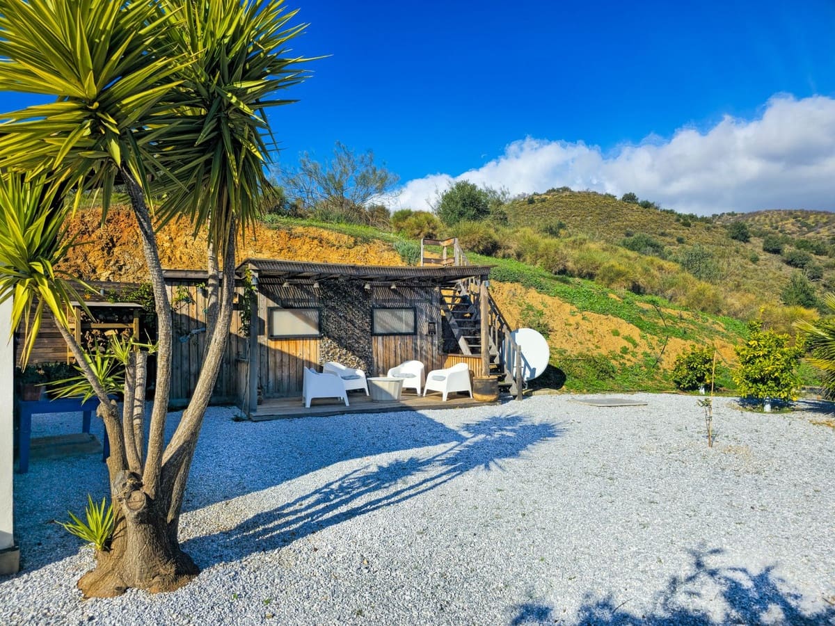 Chalet de 2 habitaciones en Sedella en venta con piscina garaje - 295.000 € (Ref: 9564056)