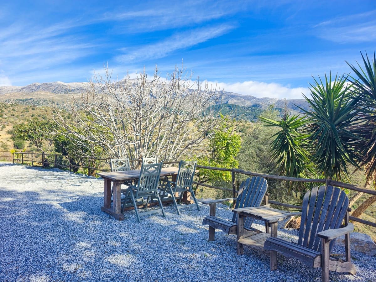 Chalet de 2 habitaciones en Sedella en venta con piscina garaje - 295.000 € (Ref: 9564056)