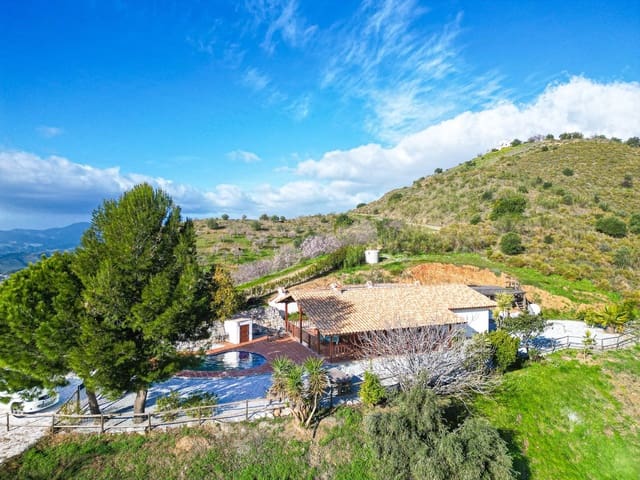 2 sypialnia Willa na sprzedaż w Sedella z basenem garażem - 295 000 € (Ref: 9564056)