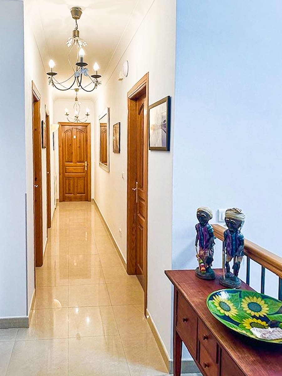 5 bedroom Villa for sale in Archez with pool garage - € 850,000 (Ref: 9585013)