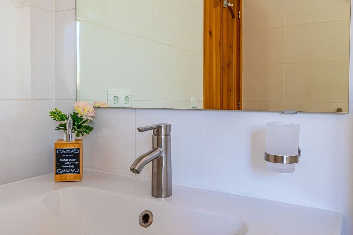 5 bedroom Villa for sale in Archez with pool garage - € 850,000 (Ref: 9585013)