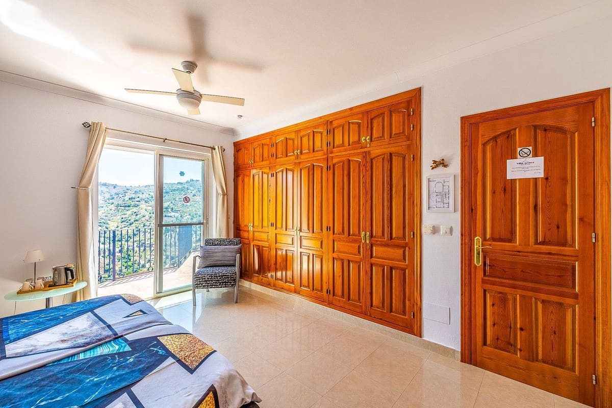 5 bedroom Villa for sale in Archez with pool garage - € 850,000 (Ref: 9585013)