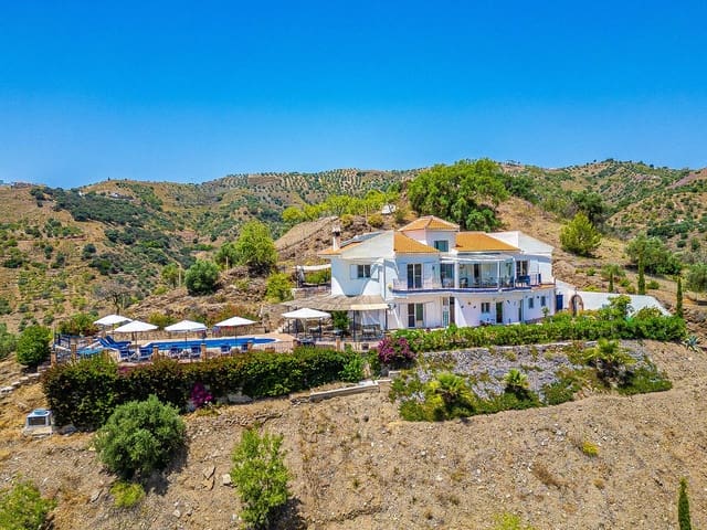 5 bedroom Villa for sale in Archez with pool garage - € 850,000 (Ref: 9585013)