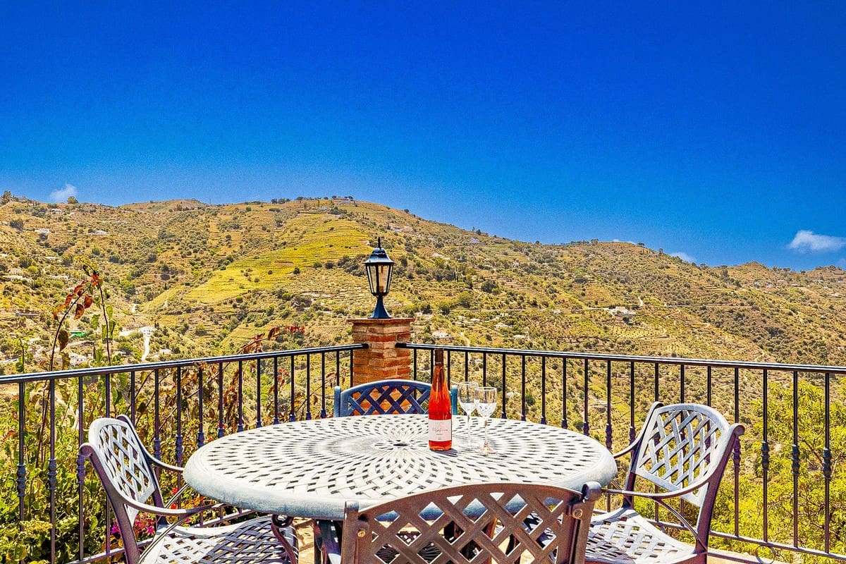 5 bedroom Villa for sale in Archez with pool garage - € 850,000 (Ref: 9585013)