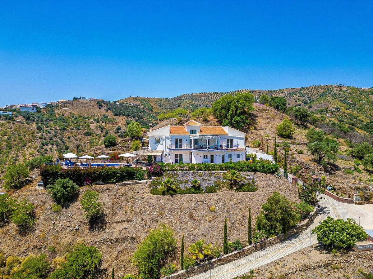 5 bedroom Villa for sale in Archez with pool garage - € 850,000 (Ref: 9585013)