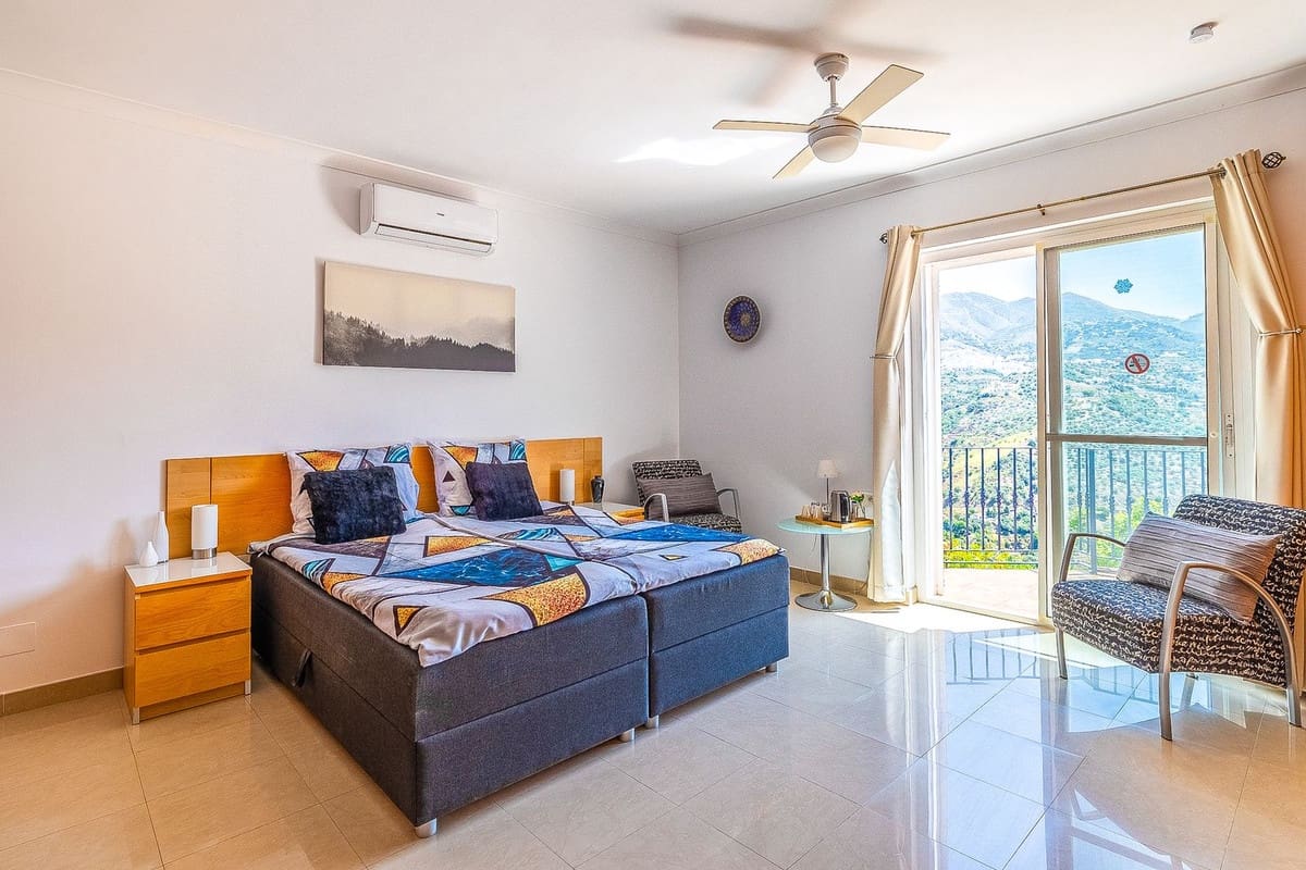 5 Zimmer Villa zu verkaufen in Archez mit Pool Garage - 850.000 € (Ref: 9585013)